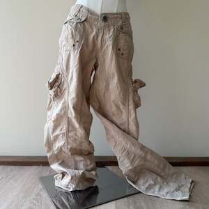Vintage Y2K Tan Low Waisted Baggy Cargo Parachute Pants